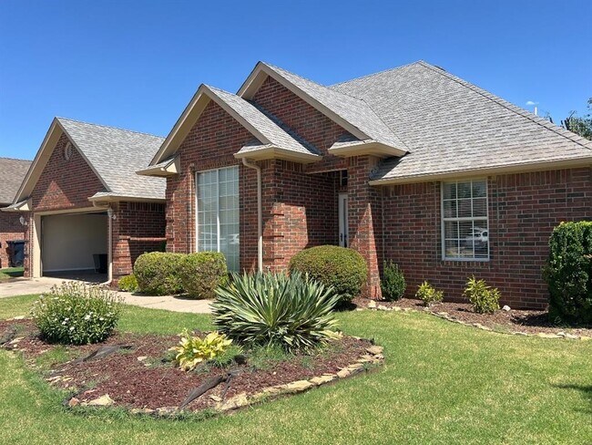 Building Photo - 624 Vickery Ave