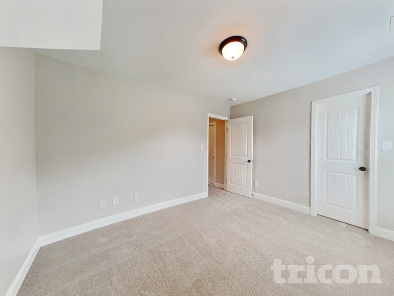 Building Photo - 3020 Plantation Glen Dr