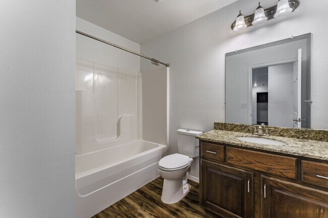 Building Photo - Newly updated home