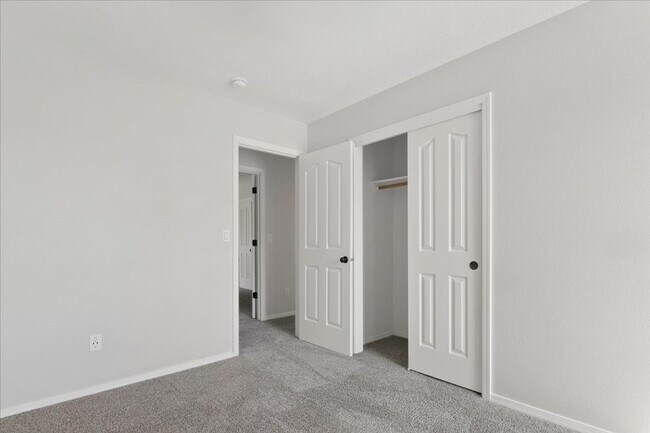 Building Photo - Newly Remodeled 3Bed/3Bath Home In Cut-De-...