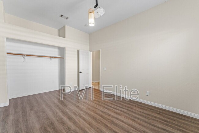 Building Photo - 34677 Desert Rd