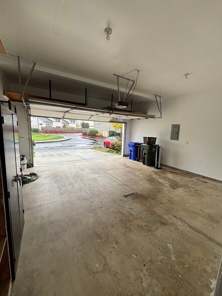 Building Photo - 20115 NE Halsey St