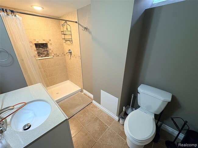 Building Photo - 1341 Catalpa Dr