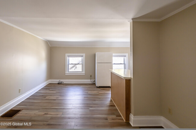 Building Photo - 182 Kingsley Rd