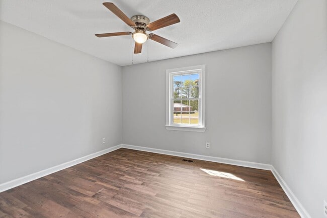 Building Photo - 315 Holland Hill Dr