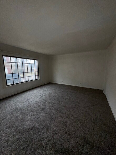 Building Photo - 240 Dexter St