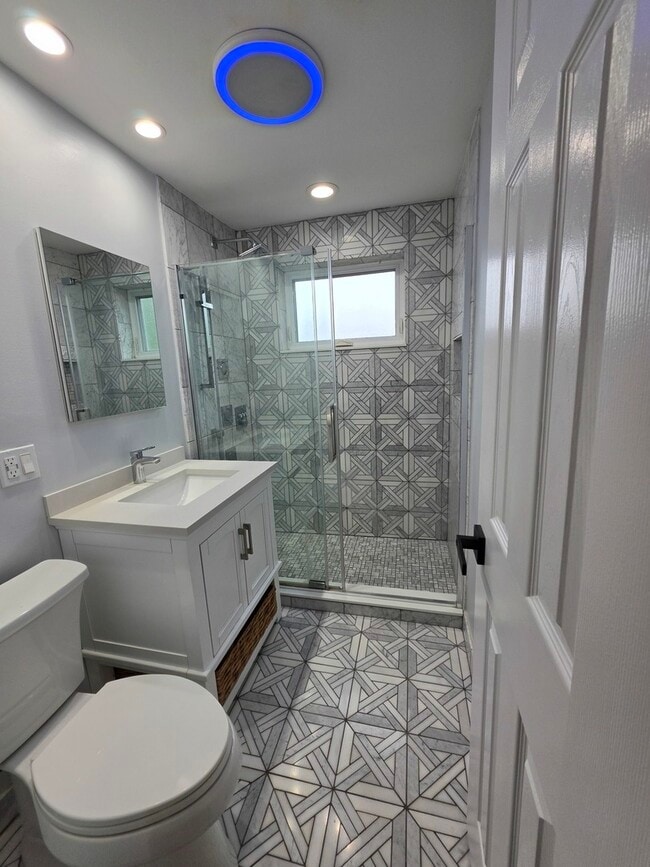 Building Photo - 9104 Oleander Ave