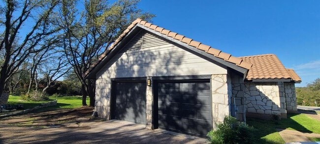 Building Photo - 1723 Lakeway Blvd