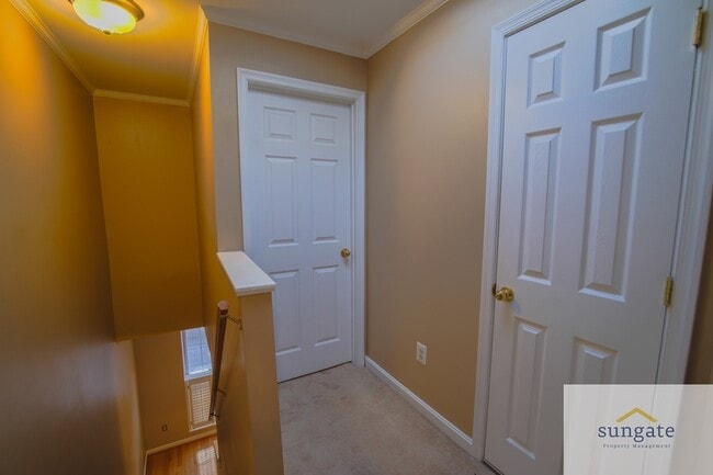 Building Photo - 615 S Glover St