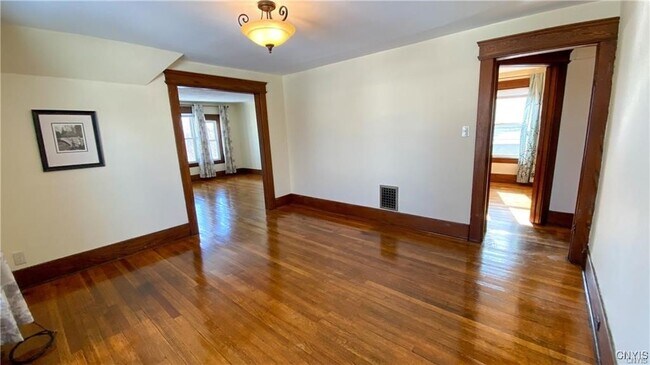 Building Photo - 400 Roberts Ave