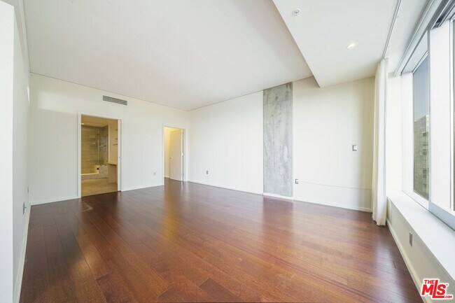 Building Photo - 1155 S Grand Ave