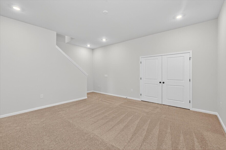 Building Photo - 1982 W Davidson Ave