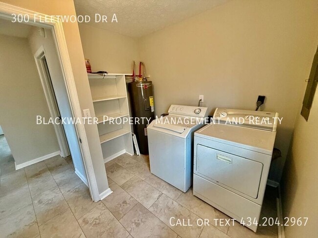 Building Photo - 300 Fleetwood Dr