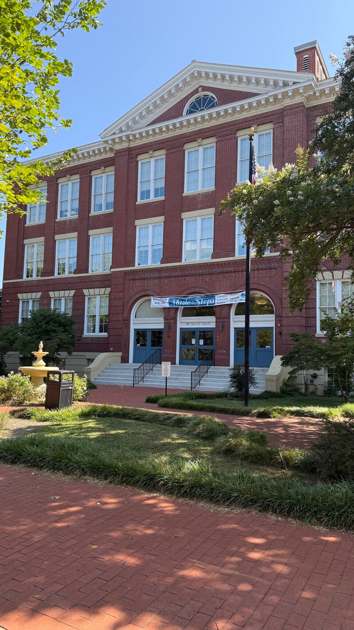 Building Photo - 2110 Caroline St