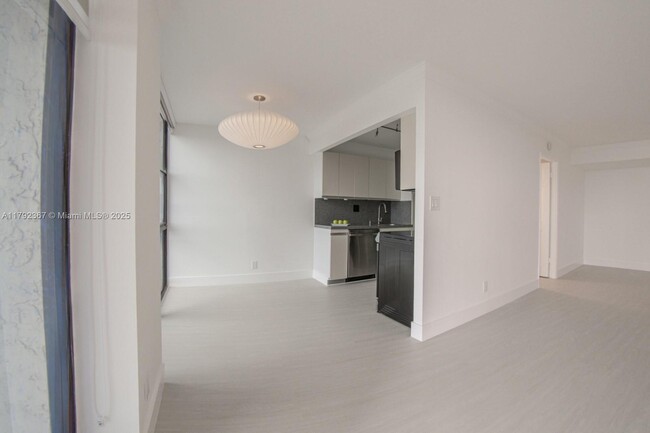 Building Photo - 18181 NE 31st Ct