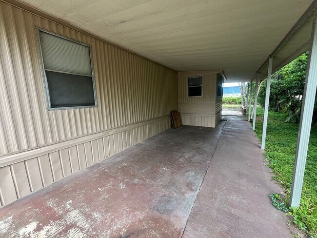 Building Photo - 7709 Brentwood Dr