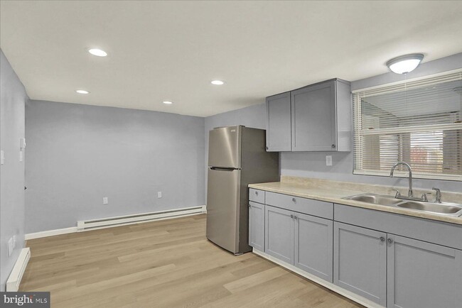 Building Photo - Renovated 3Bedroom House in Columbia
