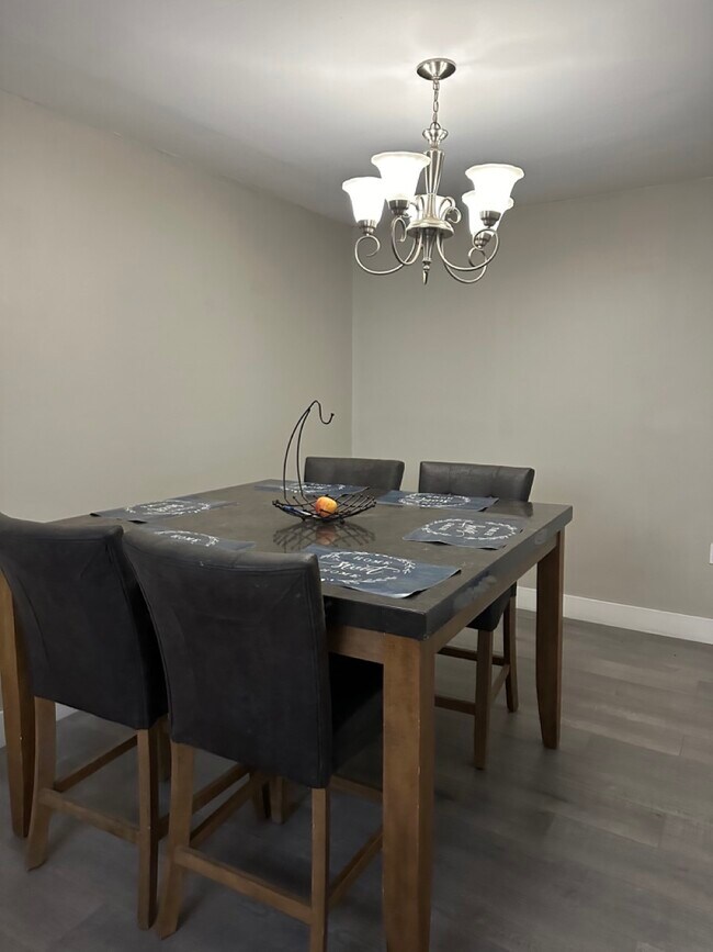 Building Photo - 107 N Ohio Ave