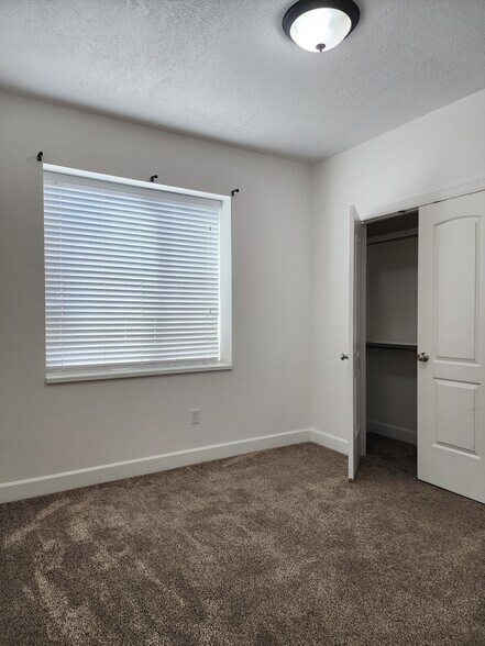 Building Photo - 1030 N 995 W