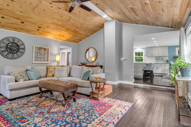 Building Photo - 32 Twin Bridge Rd