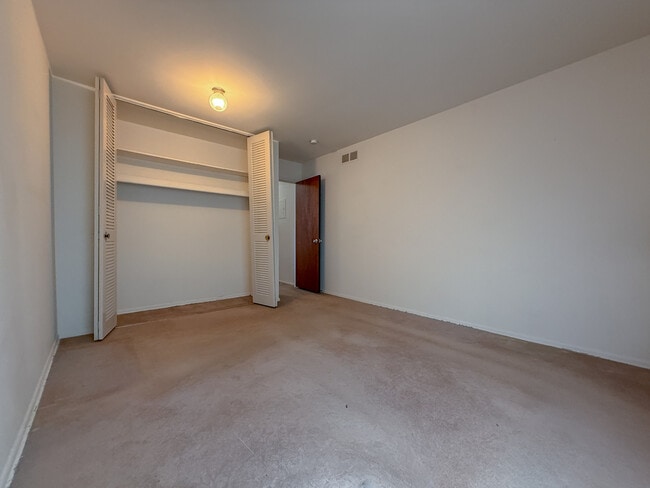 Bedroom - Waverly Flatz