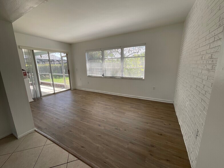 Building Photo - 4343 NW 113th Ter