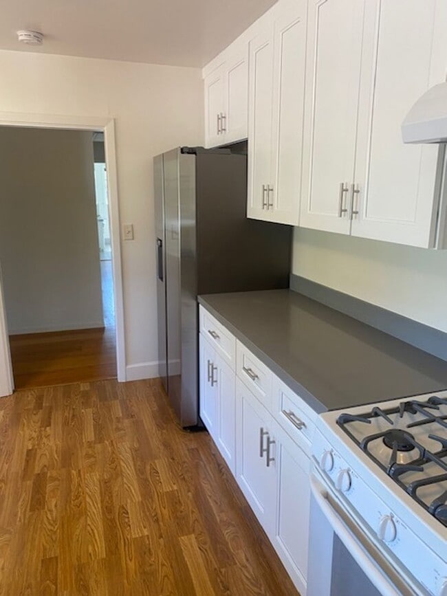 Building Photo - Lovely and spacious 3BR 2BA home with additional Family Room