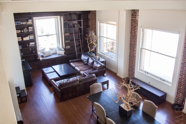 Building Photo - 257 S Spring St