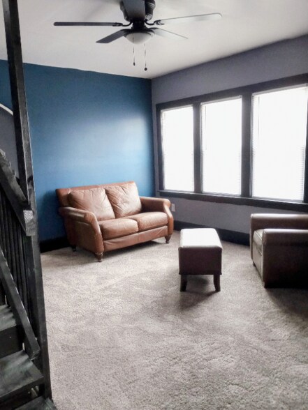 Building Photo - 11641 Mansfield St