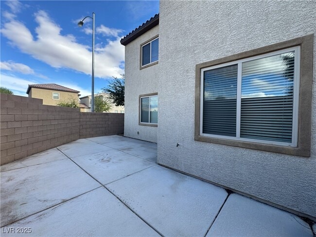 Building Photo - 5117 Fiery Sky Ridge St