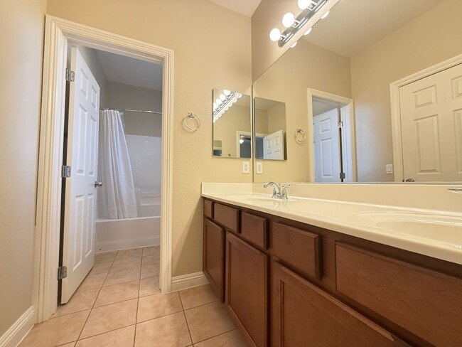 Building Photo - 116 Augusta Course Ave