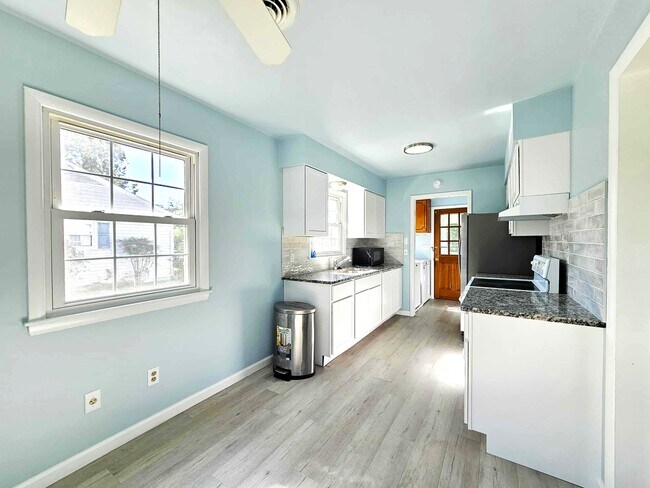 Building Photo - 308 Carey Ave