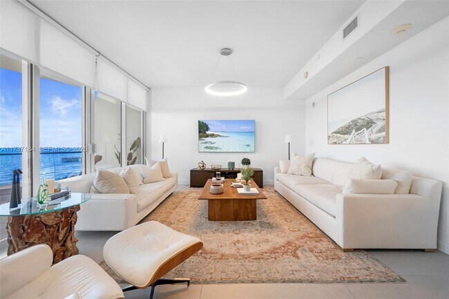 Building Photo - 16901 Collins Ave