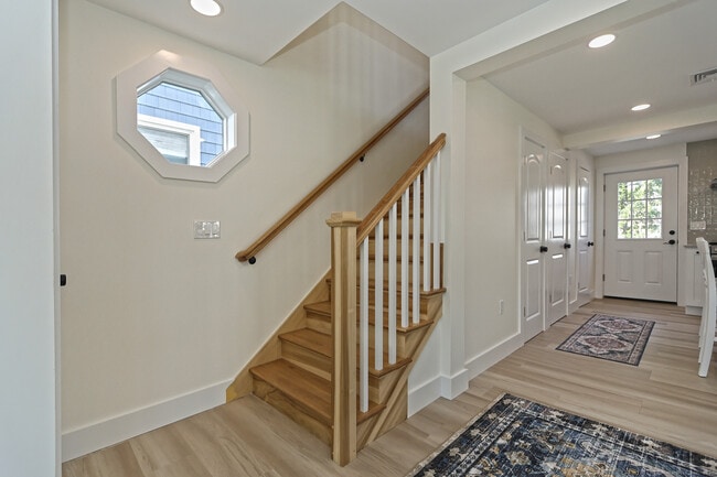 Building Photo - 33 Fairwood Ave