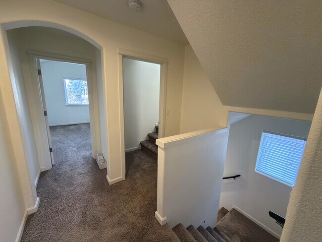 Building Photo - 20893 SW Edgemont St