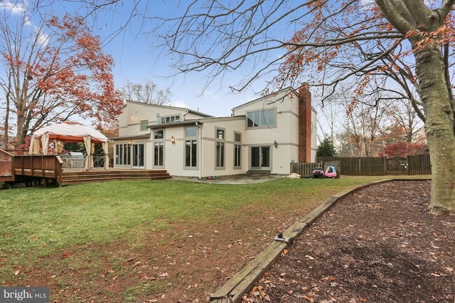 Building Photo - 9801 Clydesdale St