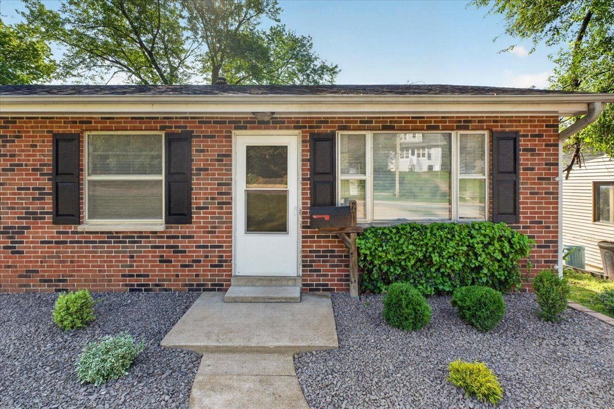 Building Photo - 21 Fern Ridge Ave