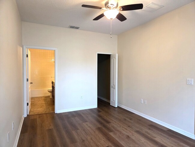 Building Photo - Adjacent to Waterfront Park