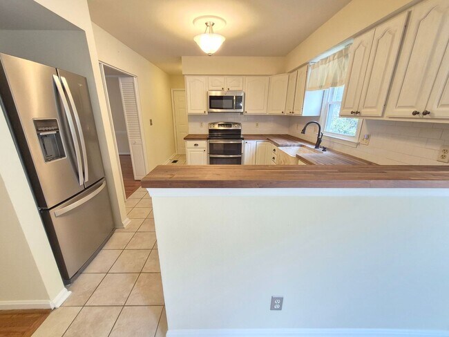Building Photo - 125 Ivywood Dr