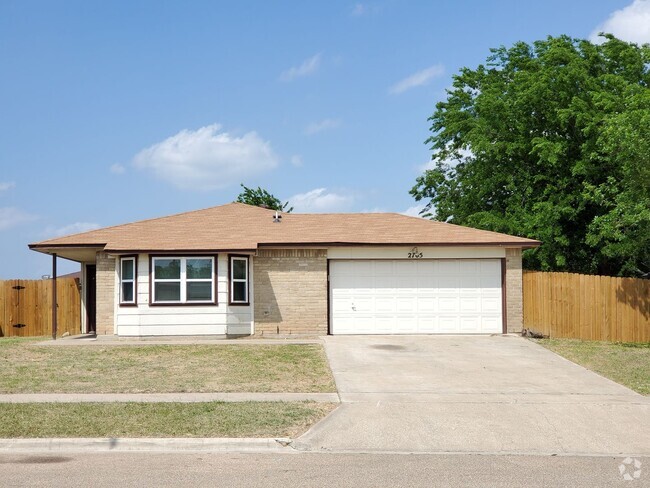 Building Photo - 2705 Casey Dr