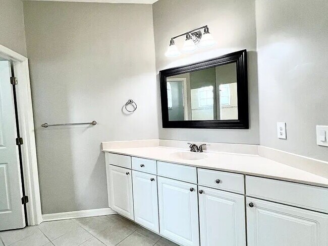 Building Photo - Spacious Luxury Pool Home | 4BR + Office + 3-Car Garage