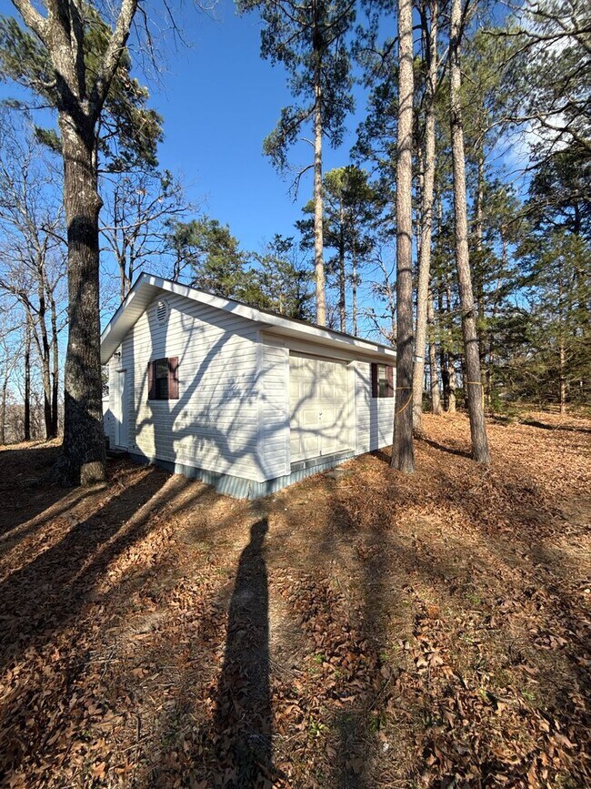 Building Photo - 185 Ridgeview Ln