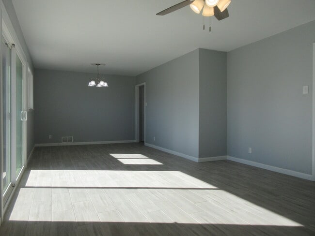 Building Photo - 3302 Zircon Dr