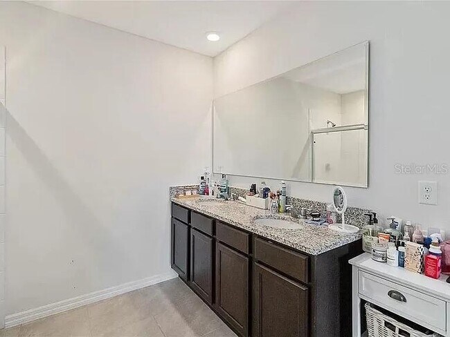Building Photo - 2585 Ryland Falls Dr