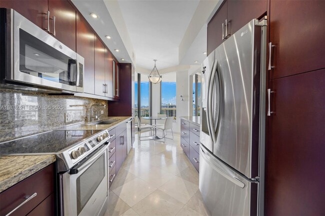 Building Photo - 20191 E Country Club Dr