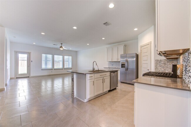 Building Photo - 29631 Ella Larchmont Ct