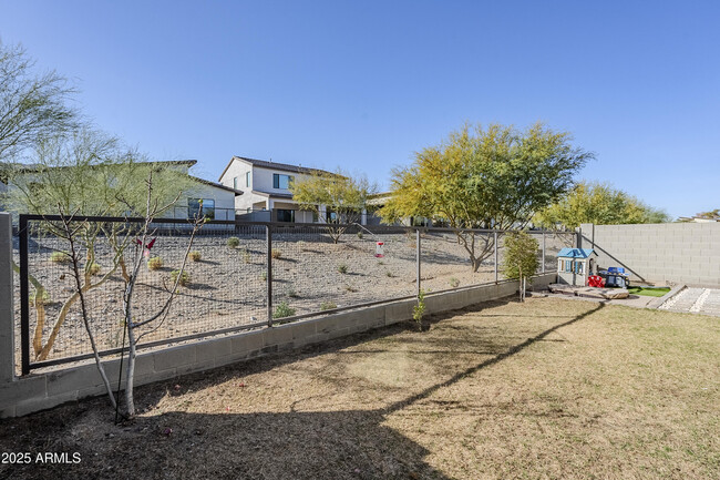 Building Photo - 819 E Hopi Trail