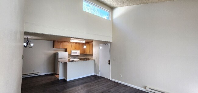Building Photo - North Camino Alto - 255