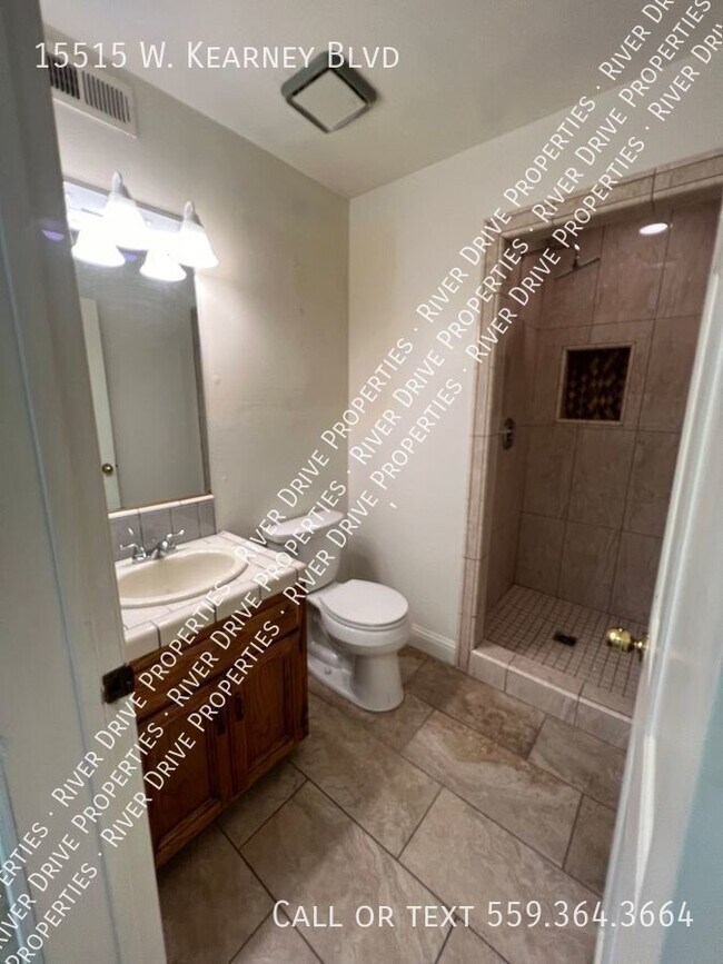 Building Photo - Spacious Two Bedroom in Kerman!