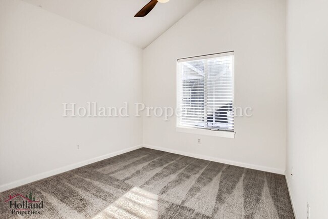 Building Photo - 16028 SW Gage Ln